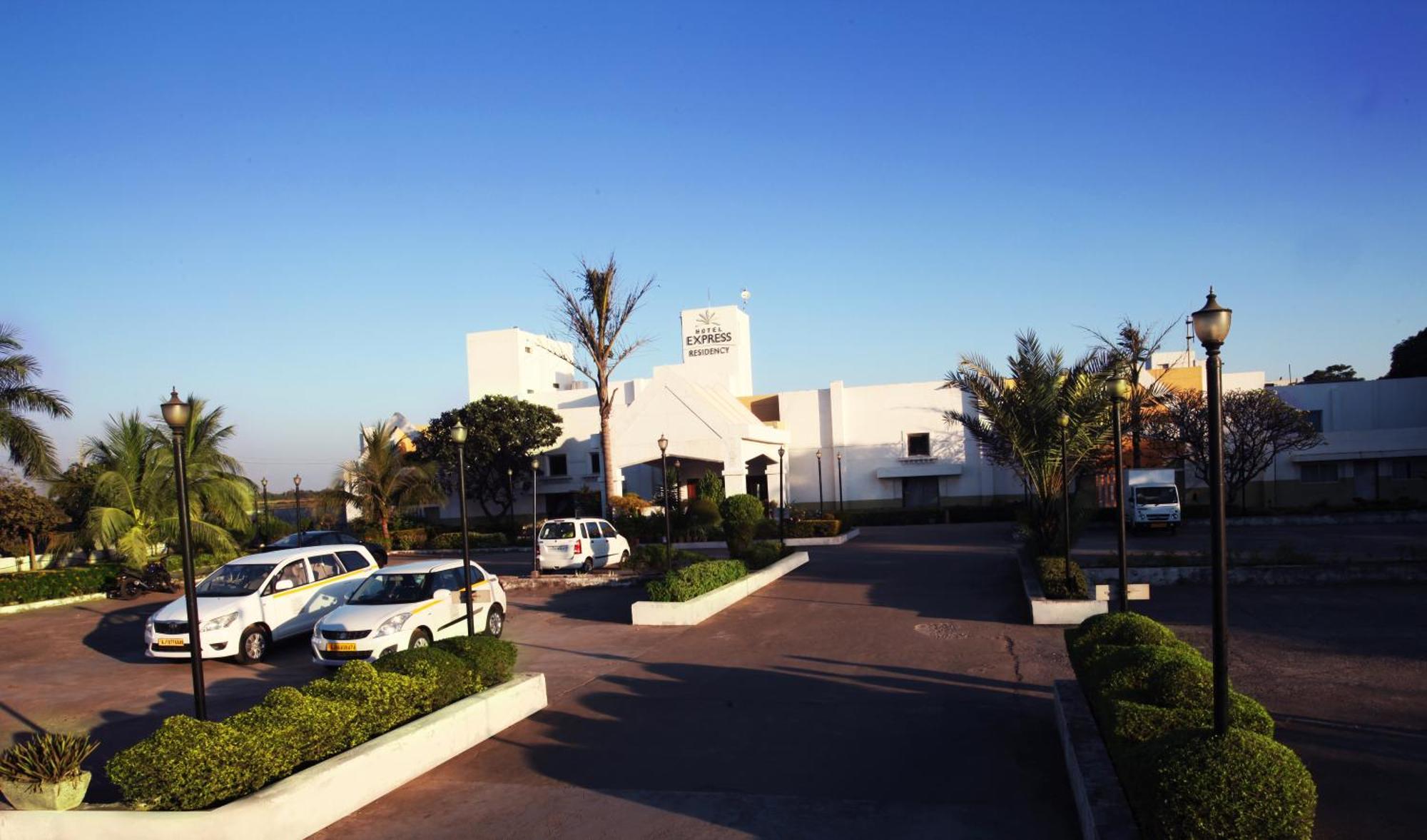 Hotel Express Residency-Jāmnagar Dış mekan fotoğraf