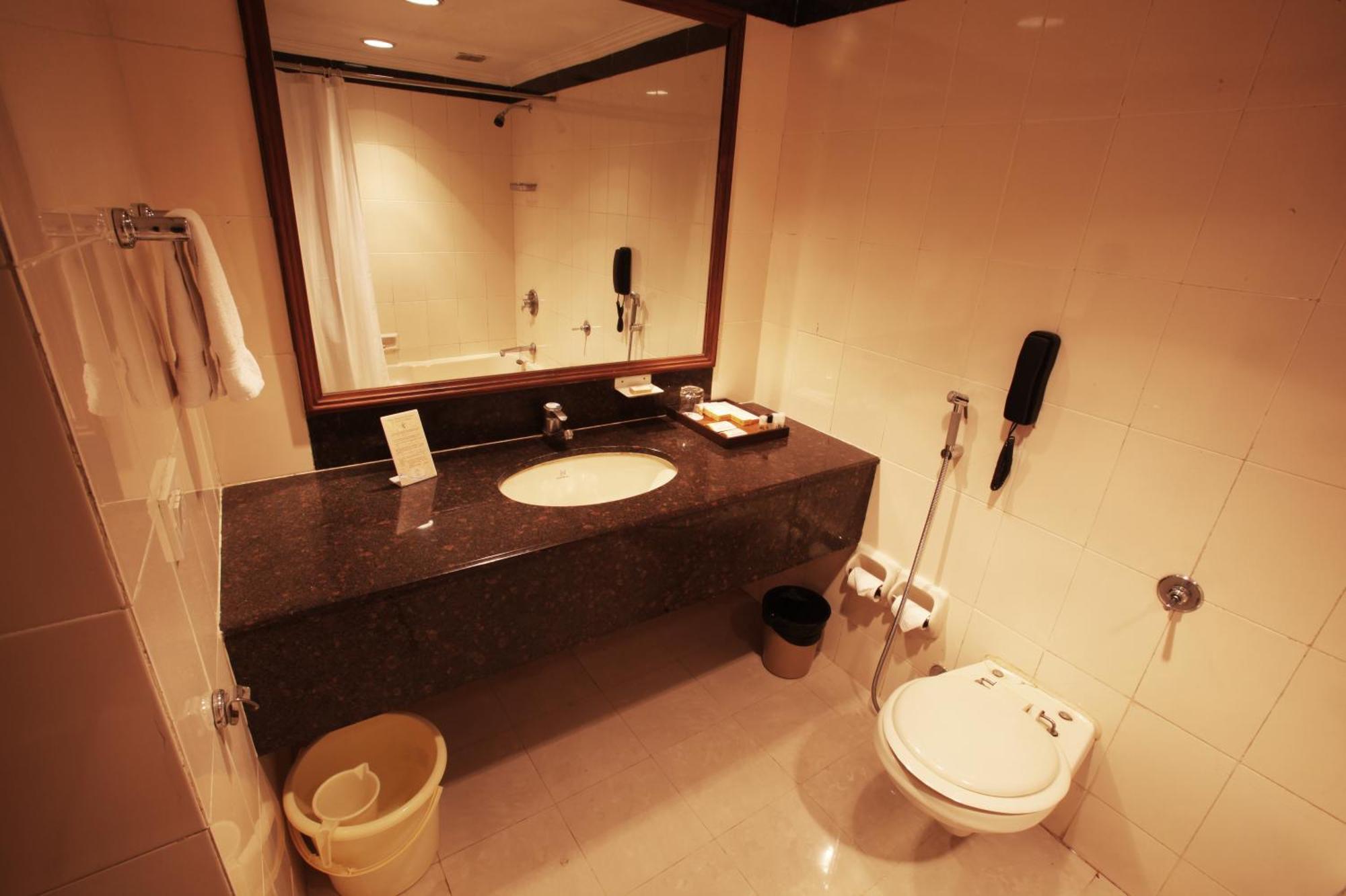 Hotel Express Residency-Jāmnagar Dış mekan fotoğraf