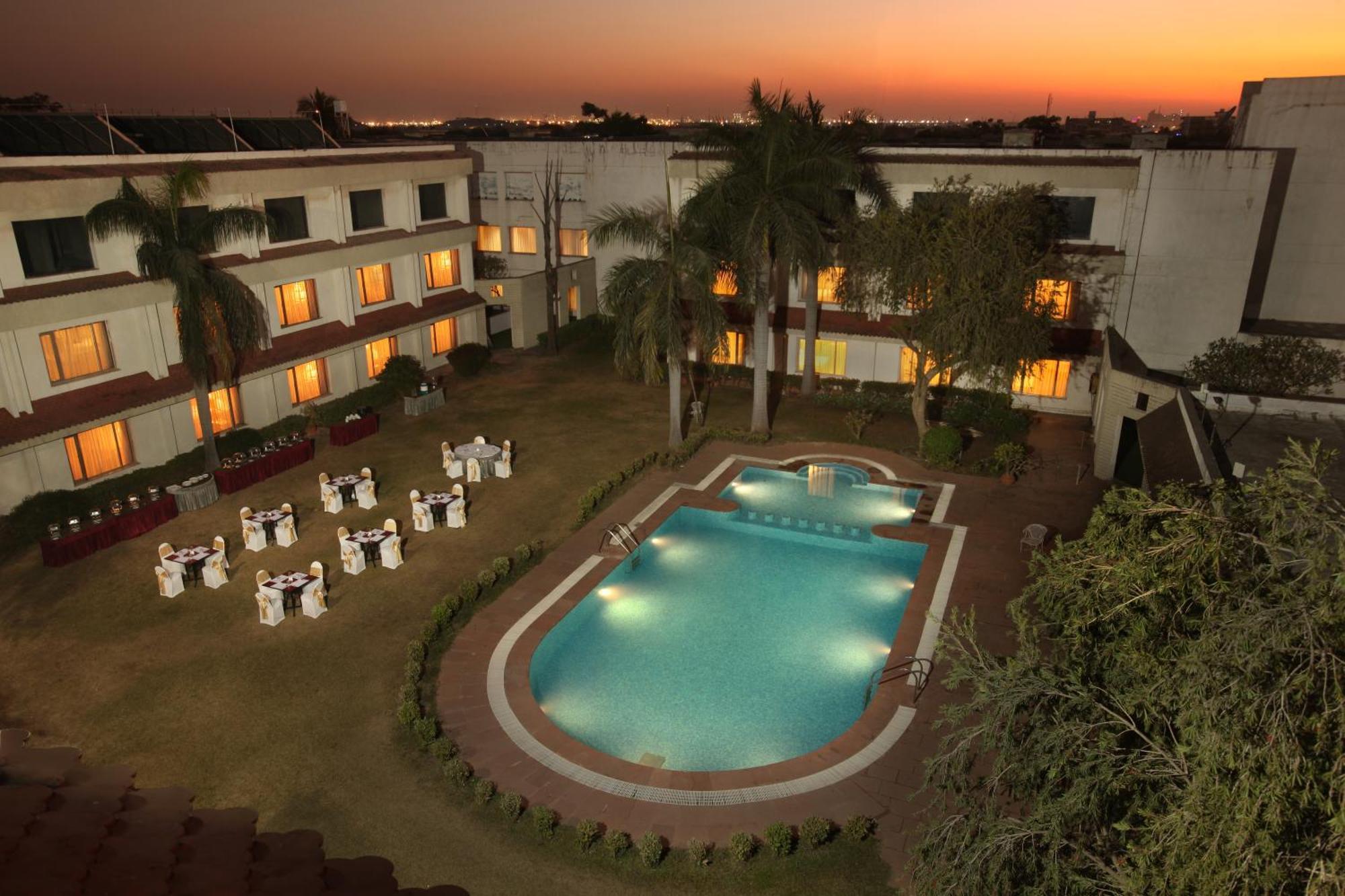 Hotel Express Residency-Jāmnagar Dış mekan fotoğraf